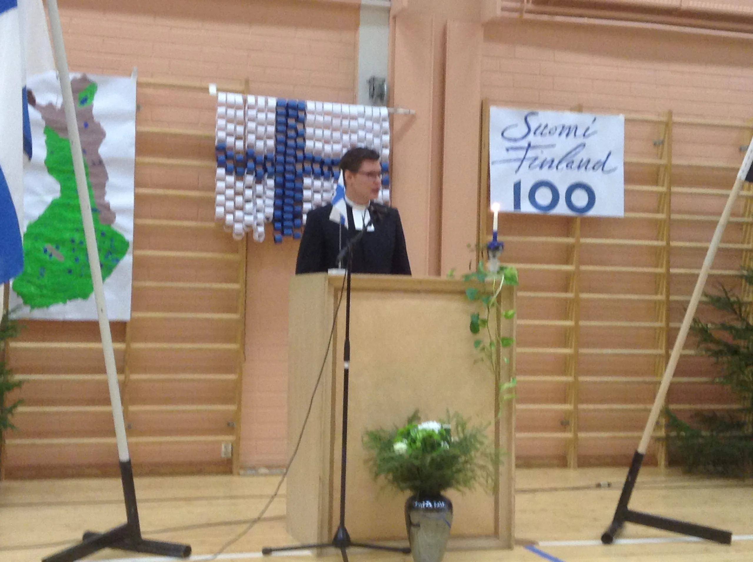 Kylä pastori Jukka Erkkilä Suomi 100 v.